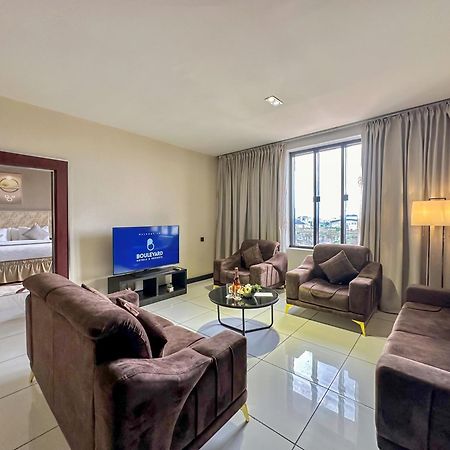 Boulevard Owerri Hotel ภายนอก รูปภาพ
