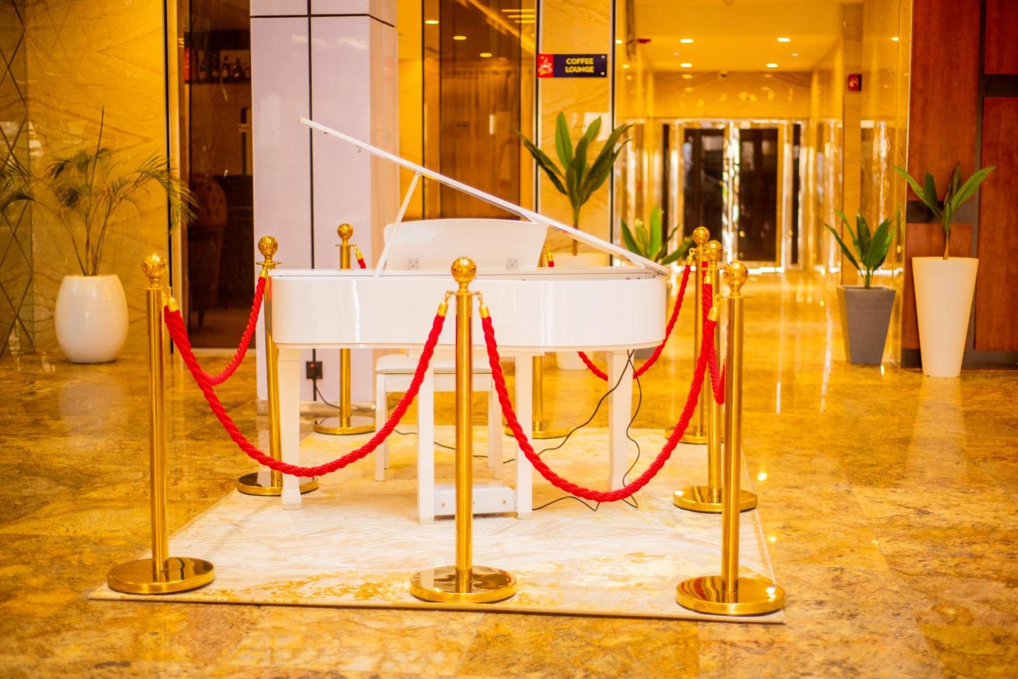 Boulevard Owerri Hotel ภายนอก รูปภาพ