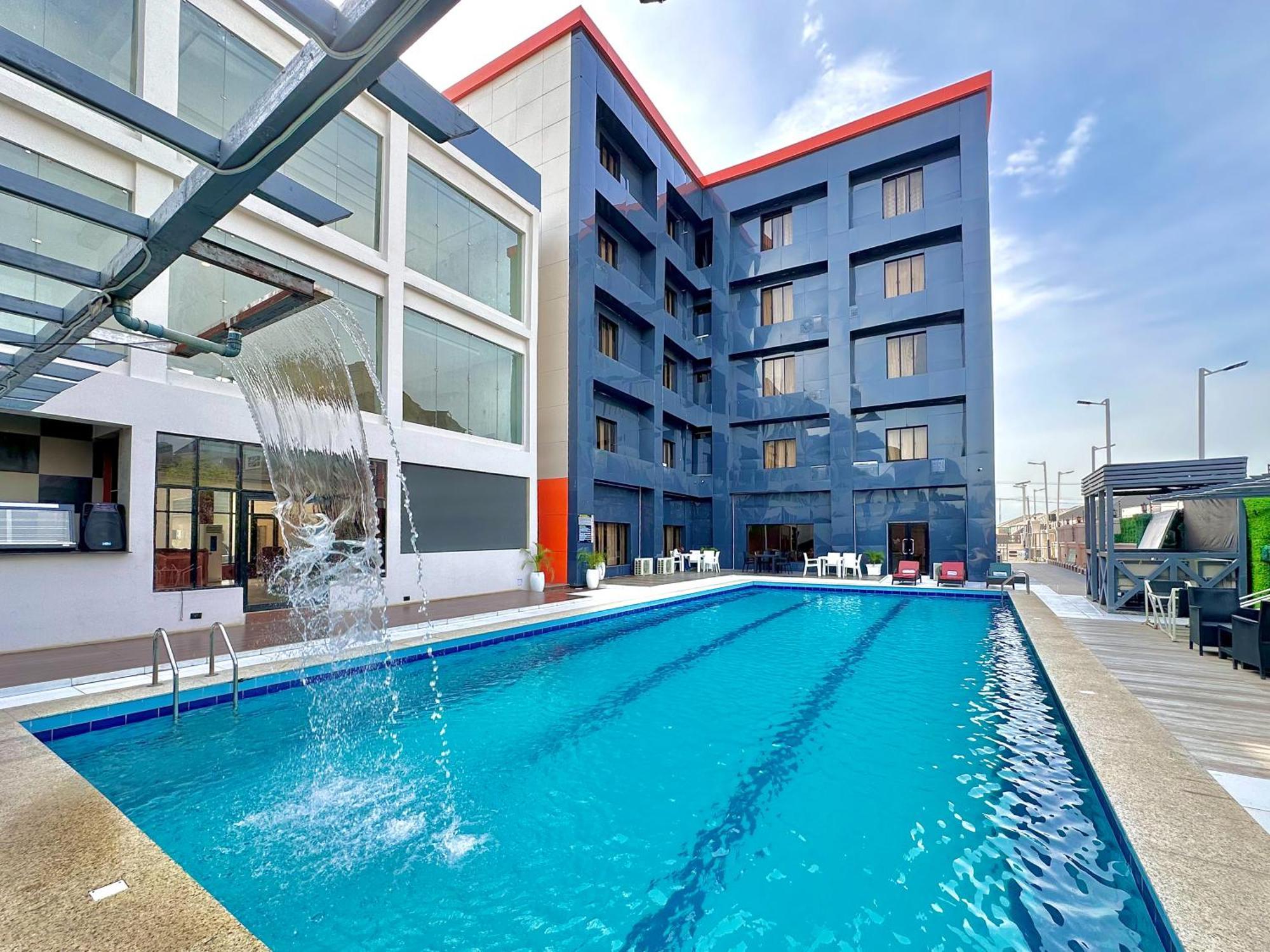 Boulevard Owerri Hotel ภายนอก รูปภาพ